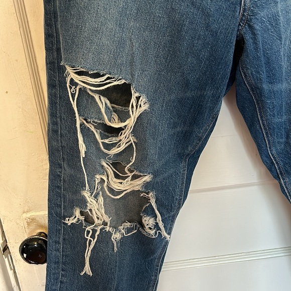 Dark was ripped American Eagle mom jeans size 12 - Picture 4 of 6